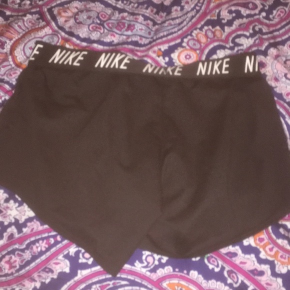 Black nike shorts - Picture 3 of 3